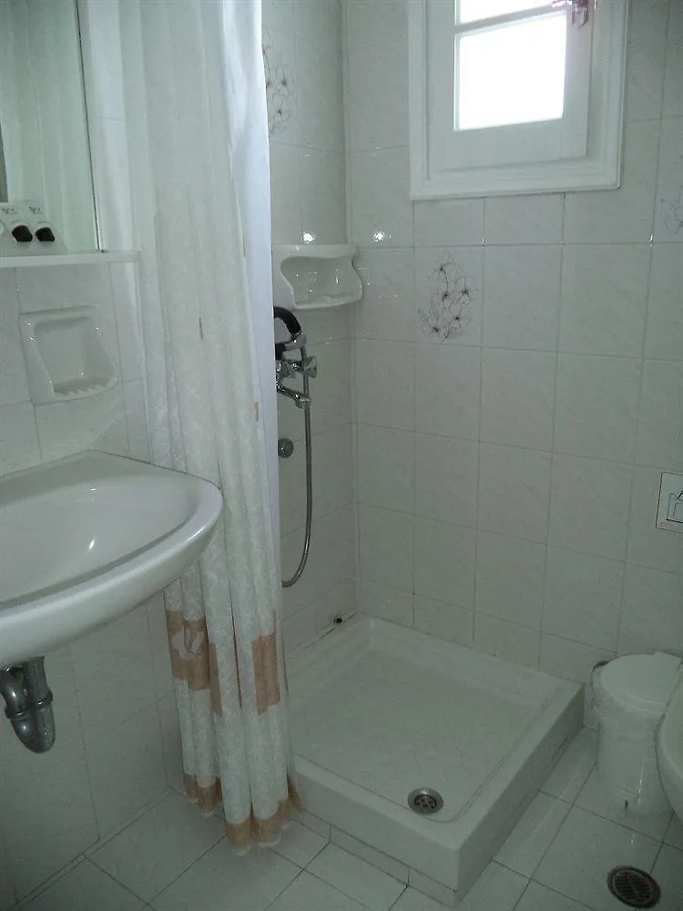 Filoxenia Apartments Ornos  Griechenland